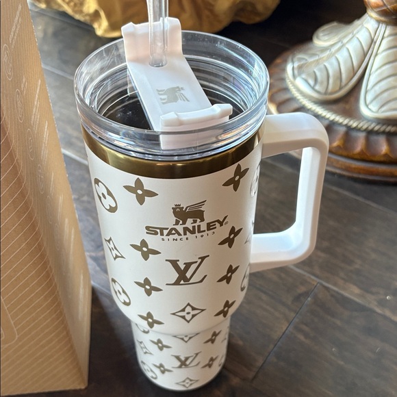 Stanley tumbler water bottle brand new - Picture 2 of 4